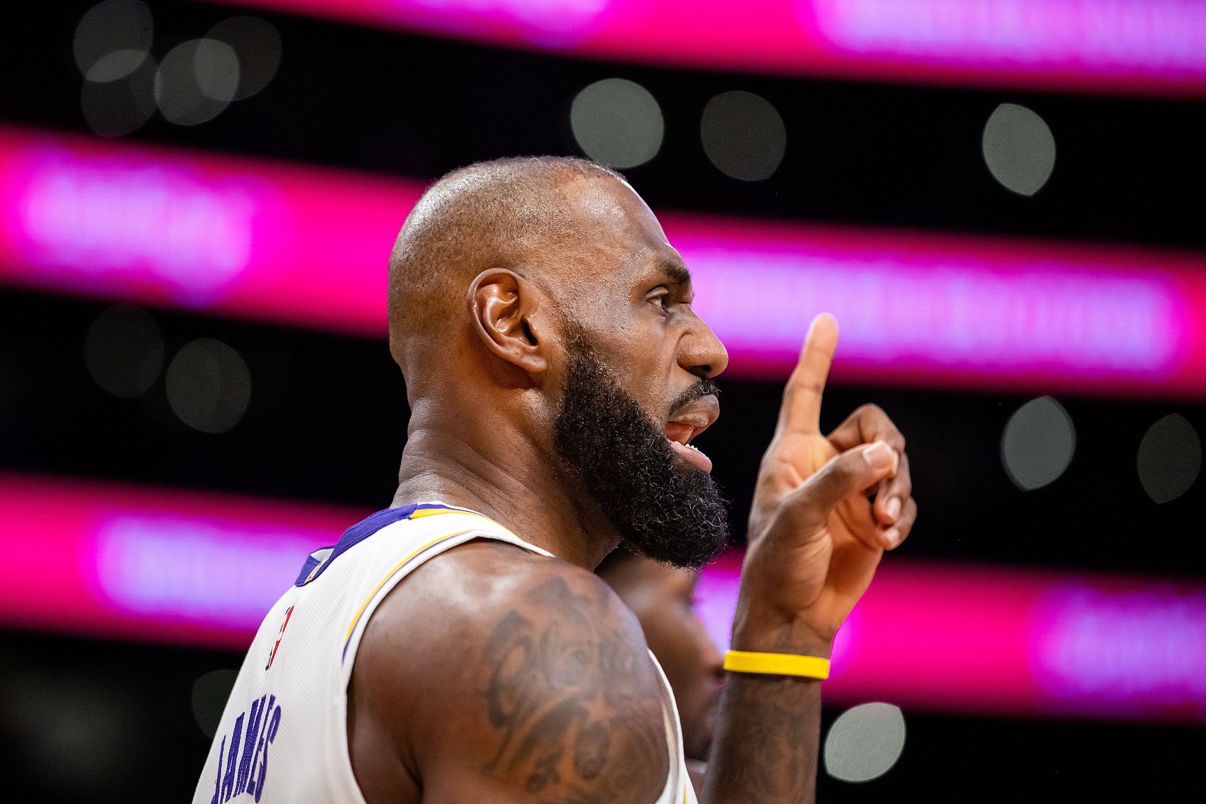 香波特：若你没按老詹的要求跑位 他会故意传球失误&amp;让教练换下你