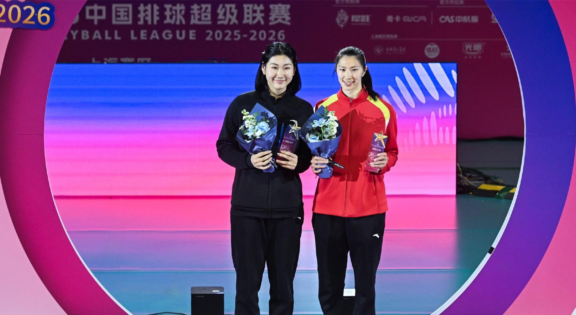 u8国际-三喜临门！中国女排19岁1米87主攻新星崛起：看齐李盈莹？
